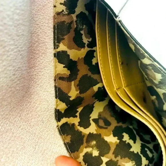 Guess Envelope Convertible Crossbody - Picture 5 of 6